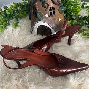 Women's Slingback Pointed-Toe Heels in Metallic Burgundy